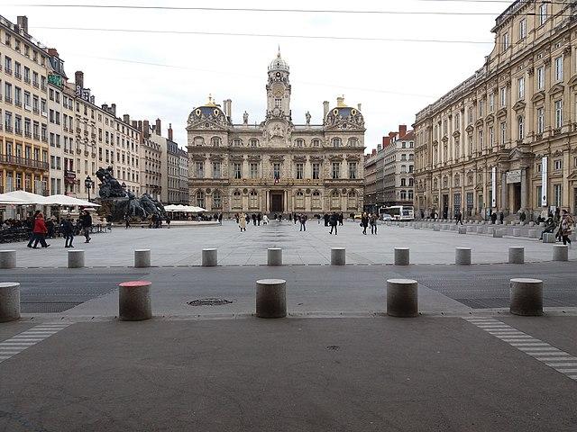 Lyon/immobilier/CENTURY21 PRESQU'ile immobilier/LYON 1er place des terreaux mairie