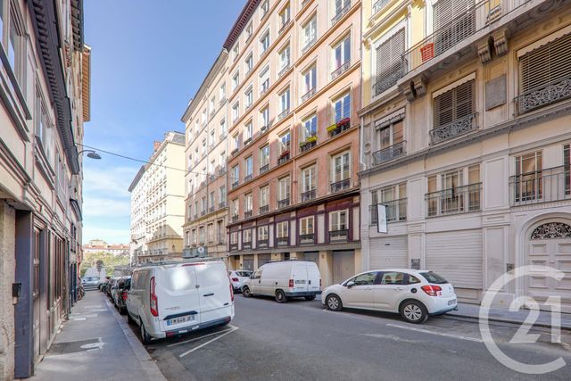 Appartement F2 à vendre - 2 pièces - 50.1 m2 - LYON - 69001 - RHONE-ALPES - Century 21 Presqu'Île Immobilier Appartement F2 à vendre - 2 pièces - 50.1 m2 - LYON - 69001 - RHONE-ALPES - Century 21 Presqu'Île Immobilier